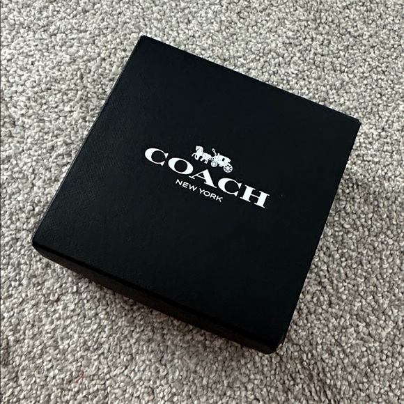 Coach Gold and Pearl Beaded Chain - Picture 3 of 6